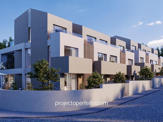 Moradia T3 de 3 frentes com elevador e garagem fechada 143m² São Félix Da Marinha