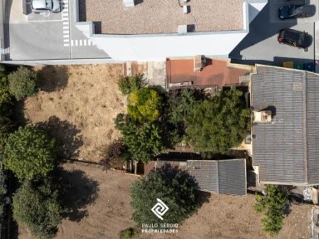 Moradia T3 de 3 frentes com espaço comercial, oficina e área verde a 500m do Continente Esmoriz
