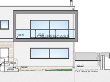 Moradia T3 de 3 frentes e jardim em construção no centro da Maia