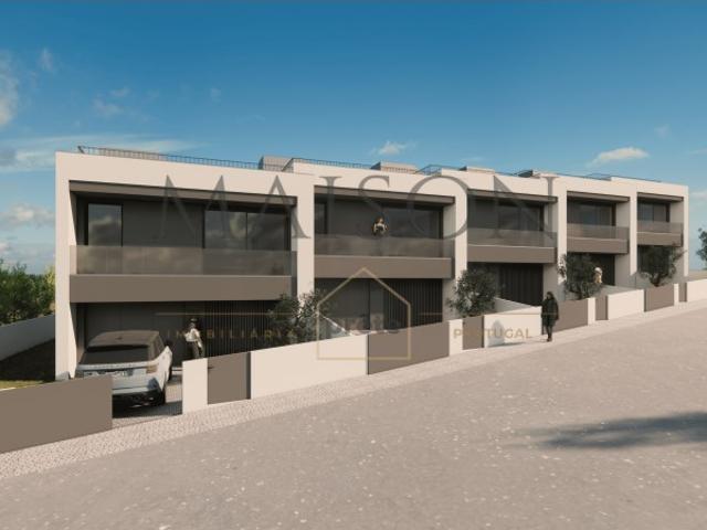 Moradia T3 de 3 Frentes em Construção Castelões, Penafiel