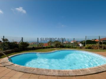 Moradia T3 Exclusiva com vista de mar, jardim e piscina aquecida em Azoia, Colares