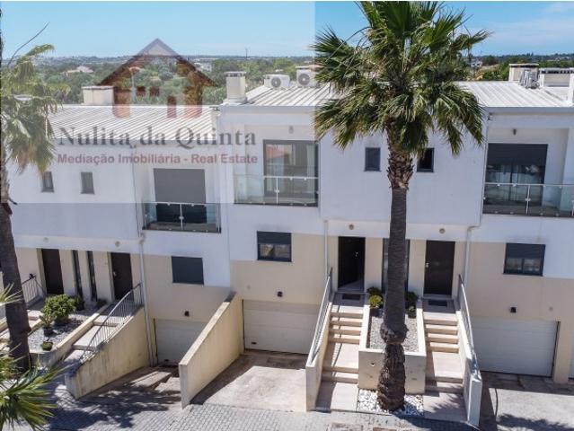 Moradia T3 Exclusiva em Condomínio Privado Ferreiras / Albufeira