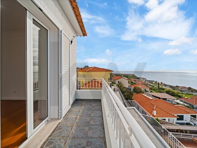 ? Moradia T3 Exclusiva em Santa Cruz: Onde o Luxo encontra o. 117m² Santa Cruz