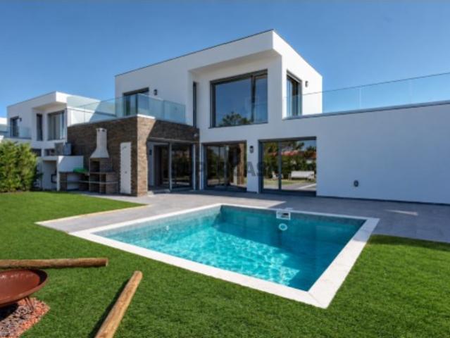 MORADIA T3 EXCLUSIVA EM SANTA CRUZ