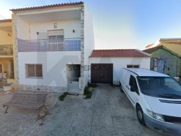 Moradia T3 e garagem para renovar, em Escaroupim Salvaterra de Magos