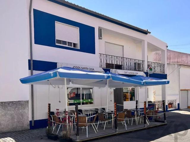 Moradia T3 e Snack Bar