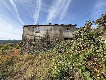 Moradia T3 em Moimenta de Raia — onde Portugal se encontra com Espanha