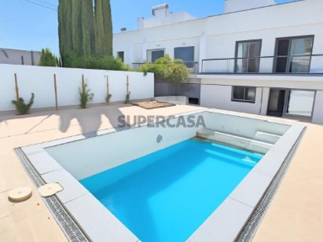 Moradia T3 em Moncarapacho, com cave, garagem e piscina