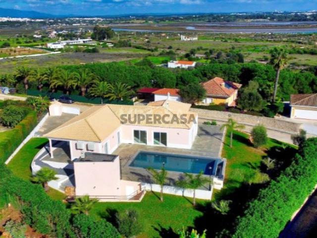 Fantástica Moradia T3 com piscina na Meia Praia