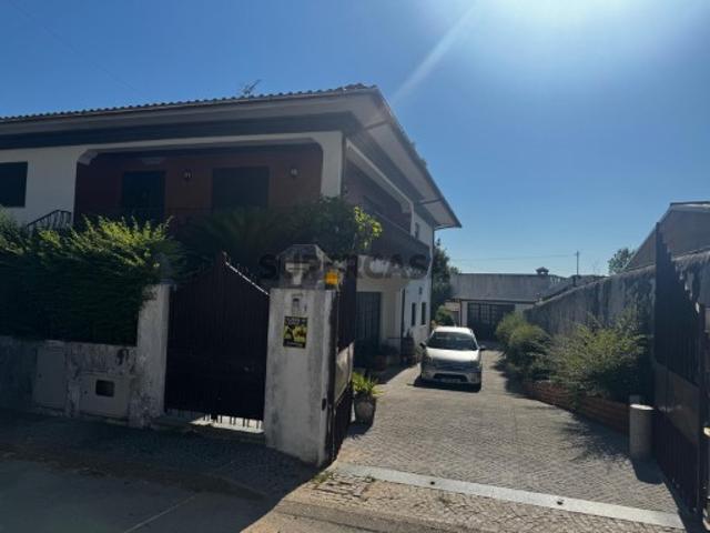 Moradia T3 em Oliveira de Azeméis com 700m2 de terreno