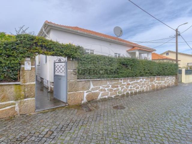Moradia T3 em Oliveira do Douro