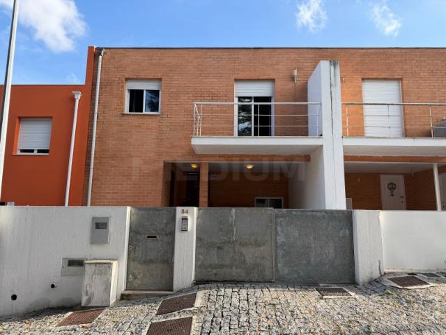 Moradia T3 em Oliveira São Mateus