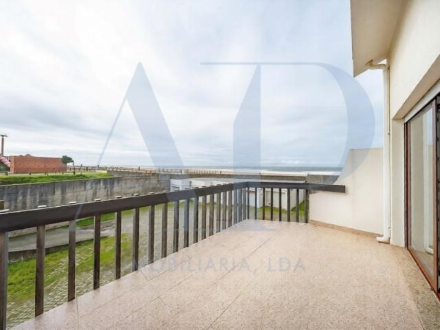Moradia T3 em AVer o Mar na Primeira Linha