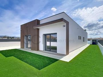 Moradia T3 em Azeitão Térrea Isolada Garagem e Piscina 128m² Azeitão São Lourenço e São Simão
