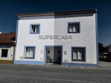 Moradia T3 em Aguiar com Quintal