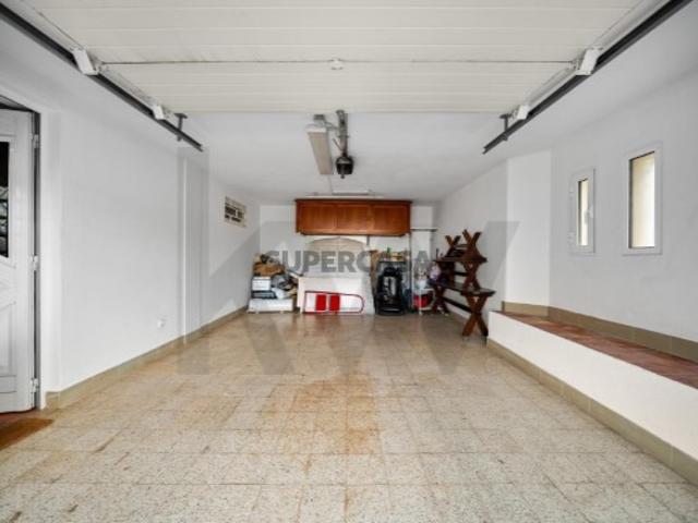 MORADIA T4 EM ALCANTARILHA | ÓTIMO ESTADO DE CONSERVAÇÃO | MOBILADO E EQUIPADO | JUNTO AO ALDI