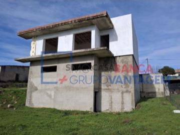 Moradia T3 em Algoso, Campo de Víboras e Uva
