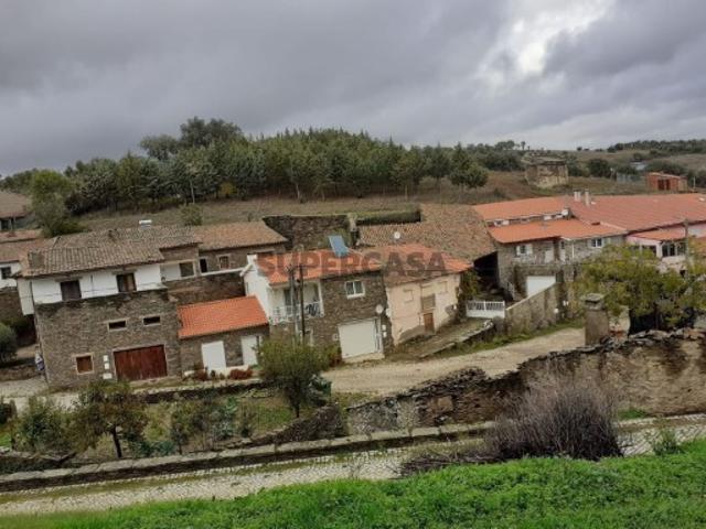 Moradia T3 em Algoso, Campo de Víboras e Uva