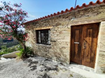 Moradia T3 em aldeia tranquila, com terreno e vistas maravilhosas, a poucos min de Coja e Benfeita Arganil