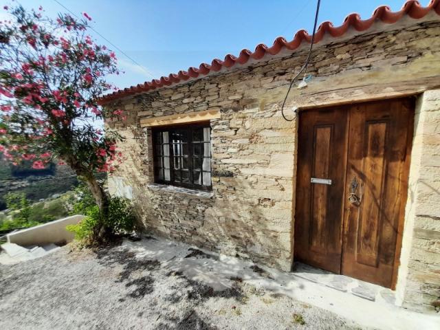 Moradia T3 em aldeia tranquila, com terreno e vistas maravilhosas, a poucos min de Coja e Benfeita Arganil