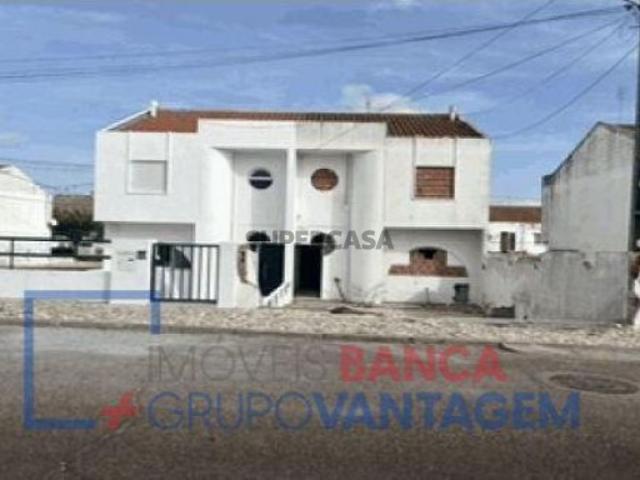 Moradia T3 em Assunção, Ajuda, Salvador e Santo Ildefonso