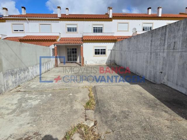 Moradia T3 em banda na Moita Marinha Grande