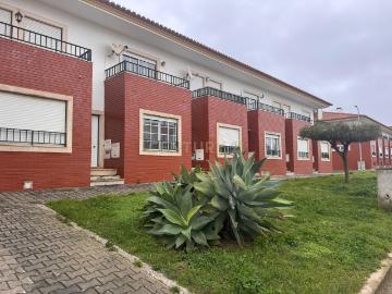 Moradia T3 em banda – Atouguia da Baleia, Peniche
