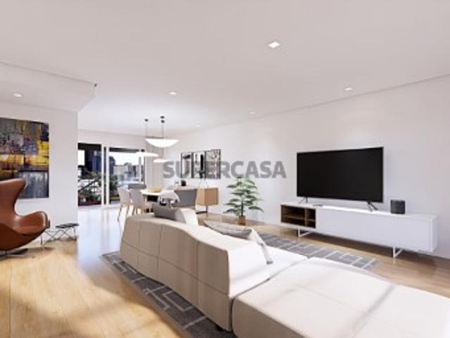 Moradia T3 em banda com Piscina, jardim e acabamentos de excelência no Estoril