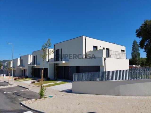 Moradia T3 em Banda em Palmeira, Braga