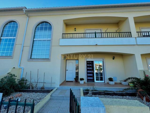 Moradia T3 em Banda | Garcia, Marinha Grande