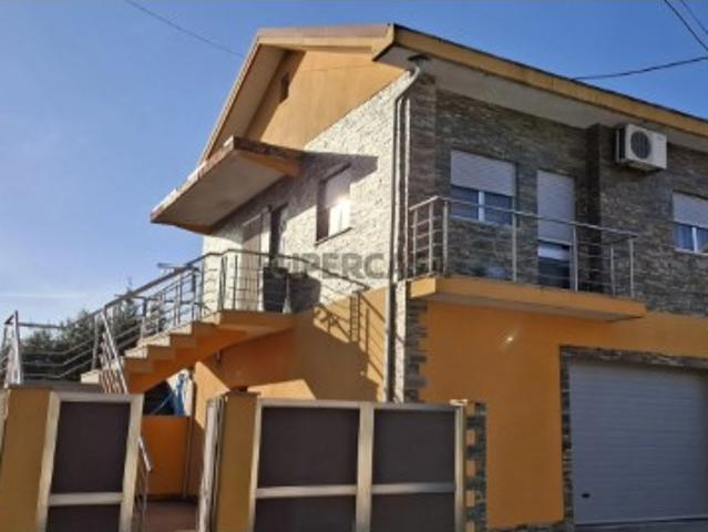 Moradia T3 em Carvalhosa, Paços de Ferreira, ao FERRARA PLAZA