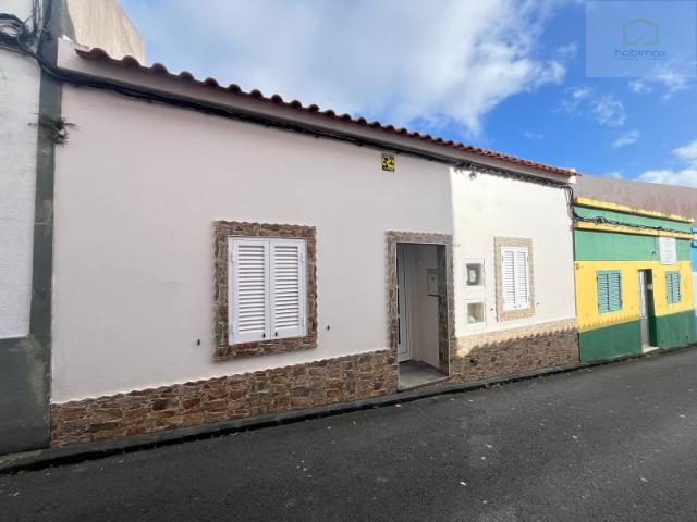 Moradia T3 em centro de Ponta Delgada