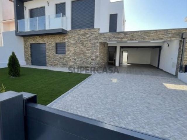 Moradia T3 em Charneca de Caparica e Sobreda