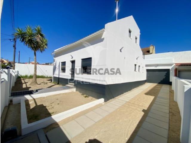 Moradia T3 em Charneca de Caparica e Sobreda