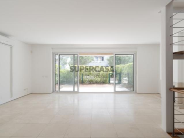 Moradia T3 em condomínio com piscina, Birre, Cascais