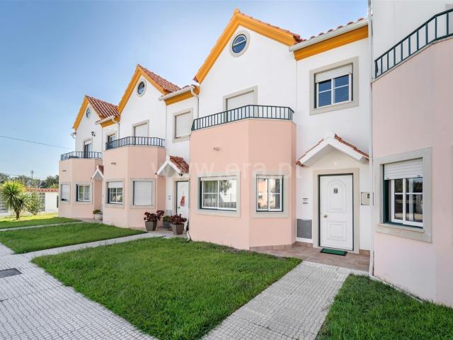 Moradia T3 em condomínio fechado com piscina 48m² Marrazes e Barrosa
