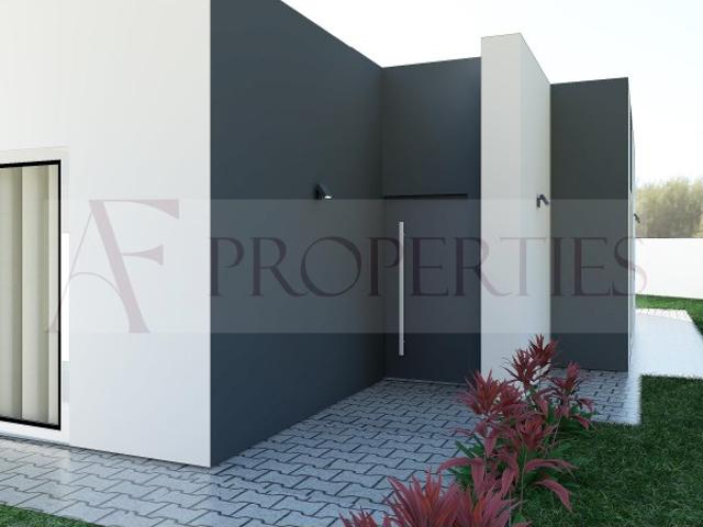 Moradia T3 em construção com garagem e espaço exterior