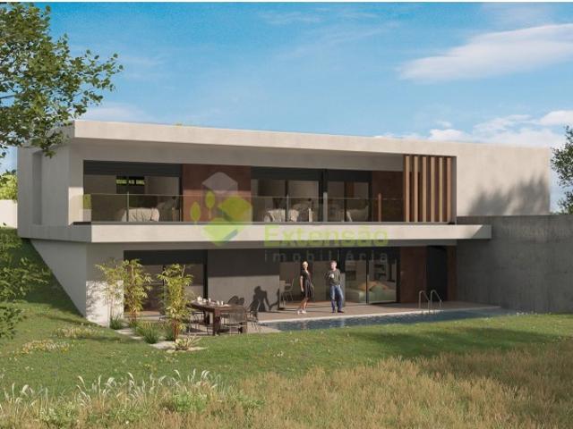 Moradia T3 em Construção, com Piscina, centro da Vila de Cadaval, em lote de 1600 mts