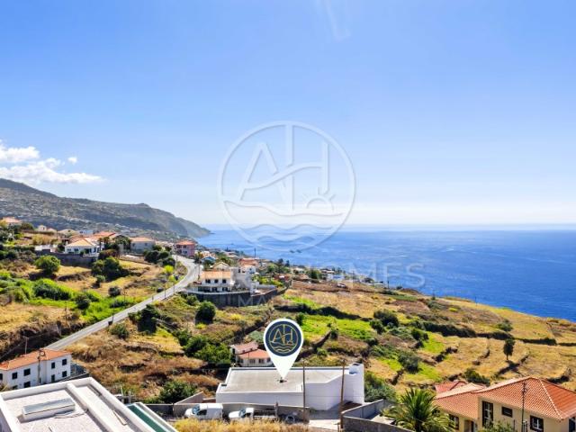 Moradia T3 em Construção com Piscina e Vista Mar Estreito da Calheta