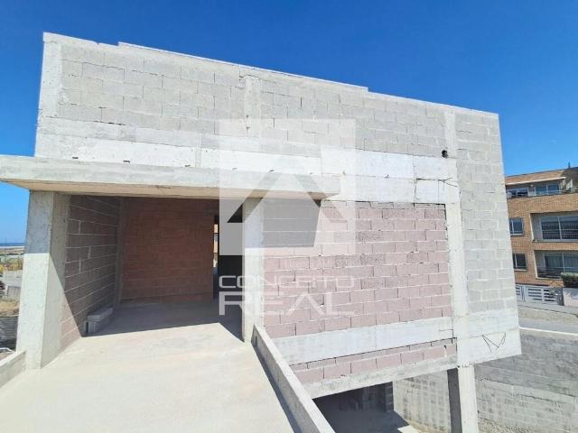 Moradia T3 em Construção com Piscina e Vistas Mar Lavra 2ª Linha Mar