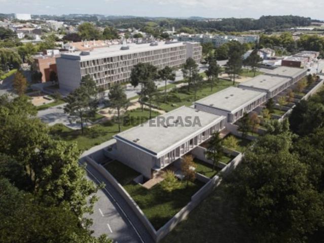 Moradia T3 em construção de 3 frentes em Arcozelo