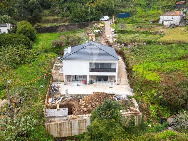 Moradia T3 em construção no Santo António da Serra