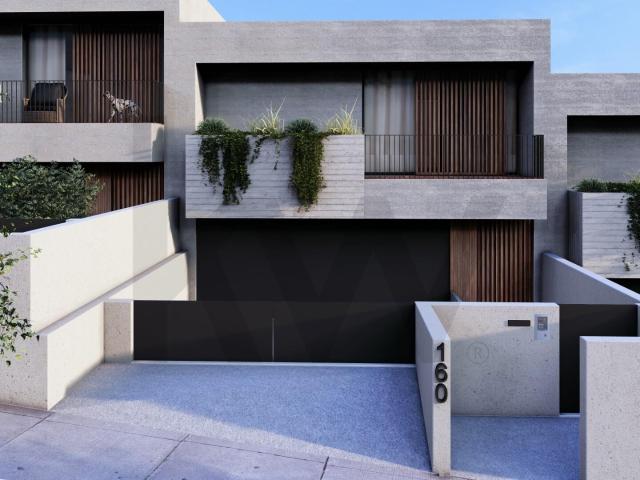 Moradia T3 em construção, piscina aquecida, churrasqueira e jardim. Urbanização da Godinha, Escapães