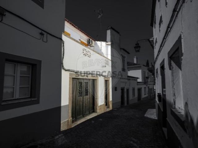Moradia T3 em Évora São Mamede, Sé, São Pedro e Santo Antão