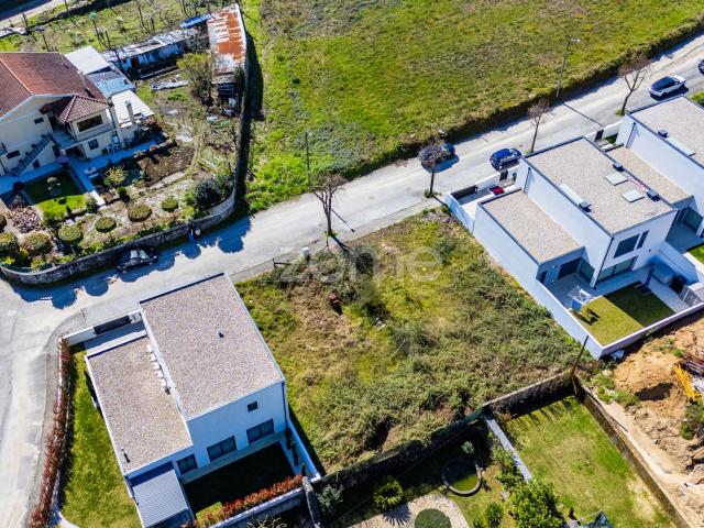 Moradia T3 em estrutura, Vila Verde