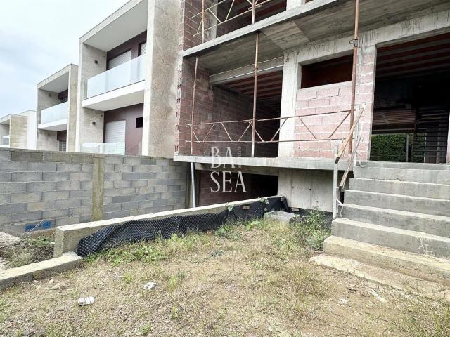 Moradia T3 em Estrutura com 3 Suítes em Lamaçães Braga 291m² Nogueira, Fraião e Lamaçães
