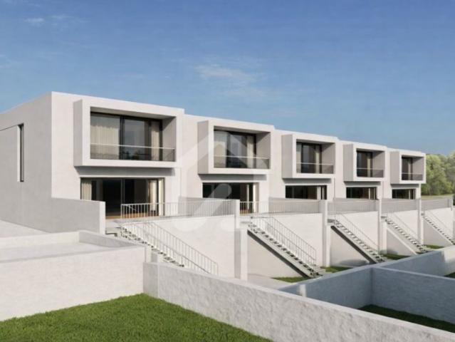 Moradia T3 em fase final de construção