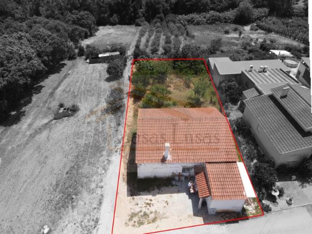 Moradia T3 em fase final de restauro | Lote de 500 m² | Painho e Figueiros