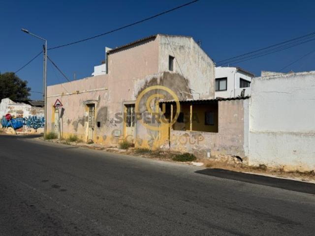 Moradia T3 em Faro Sé e São Pedro