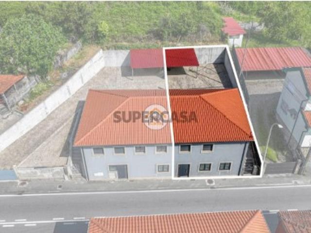 Moradia Geminada toda reformada com armários embutidos e luz natural
